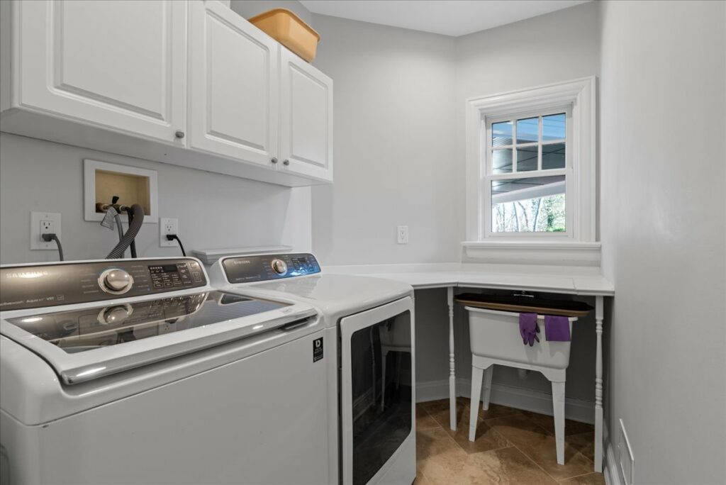 22-810_3651 22-810_3651