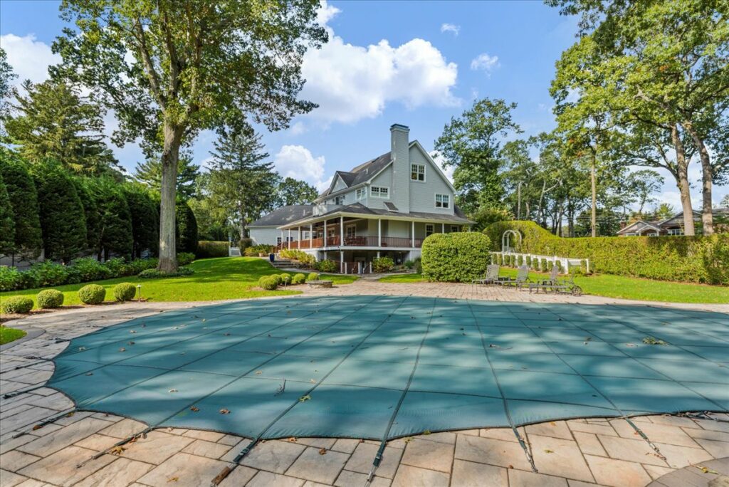 16-810_4379 16-810_4379